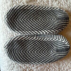 Quince Fleece Lined Gripper Slippers - Unisex